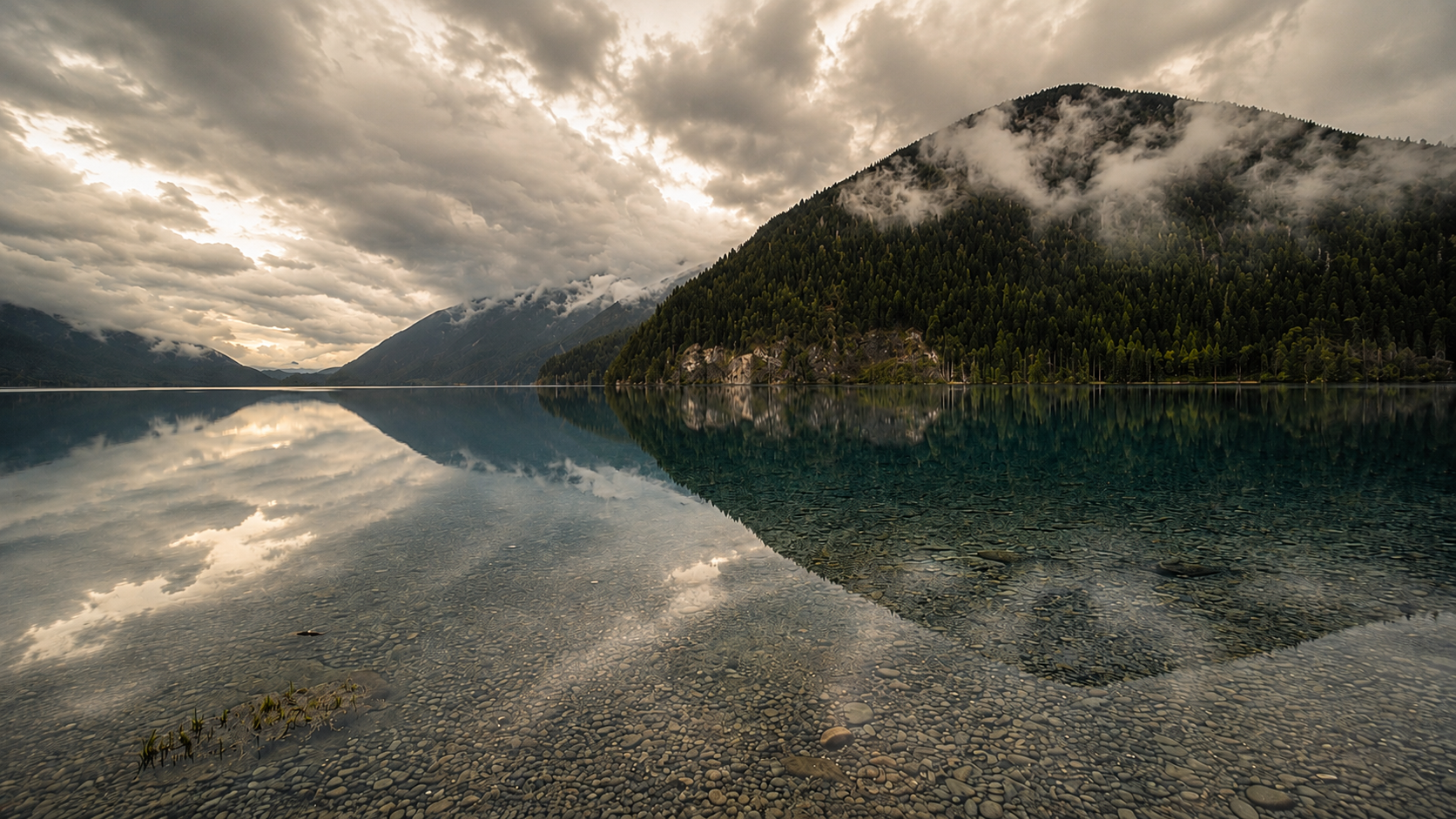 Lake Crescent in Olympic National Park, 15 min from Menizei